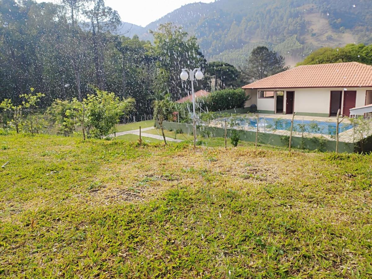Solar Dos Canarios Sao Bento do Sapucai Bagian luar foto