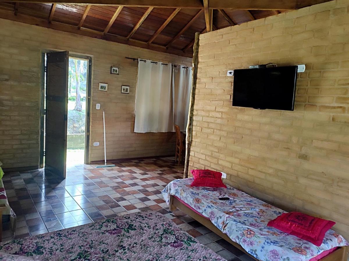Solar Dos Canarios Sao Bento do Sapucai Bagian luar foto